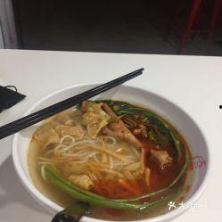 螺蛳粉吃瓜鸡爪,探寻美食与休闲的完美融合