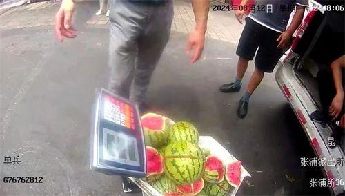 民警变吃瓜群众